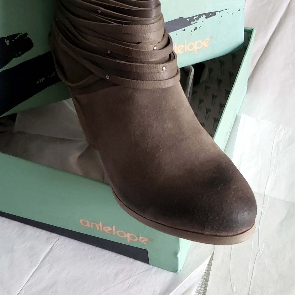 Antelope New BOOTS Suede Leather Stud Fringe Back Zip Ankle NWT Womens 9.5-10 - Picture 10 of 17